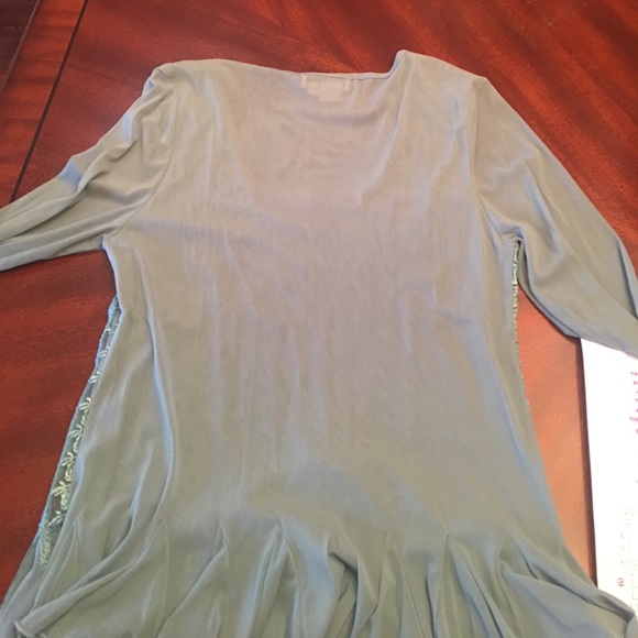 Beautiful teal blouse - Picture 2 of 3