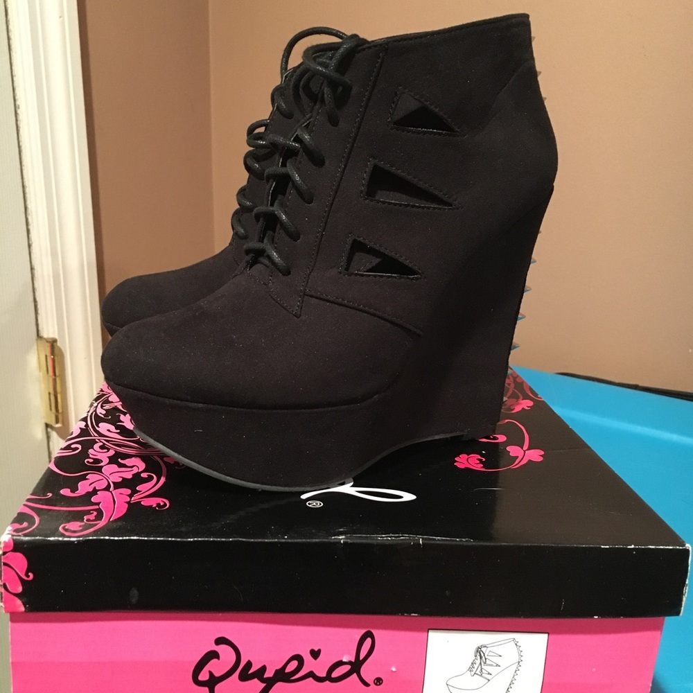BRAND NEW - never worn suede wedges.