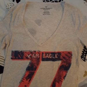 American Eagle t shirt