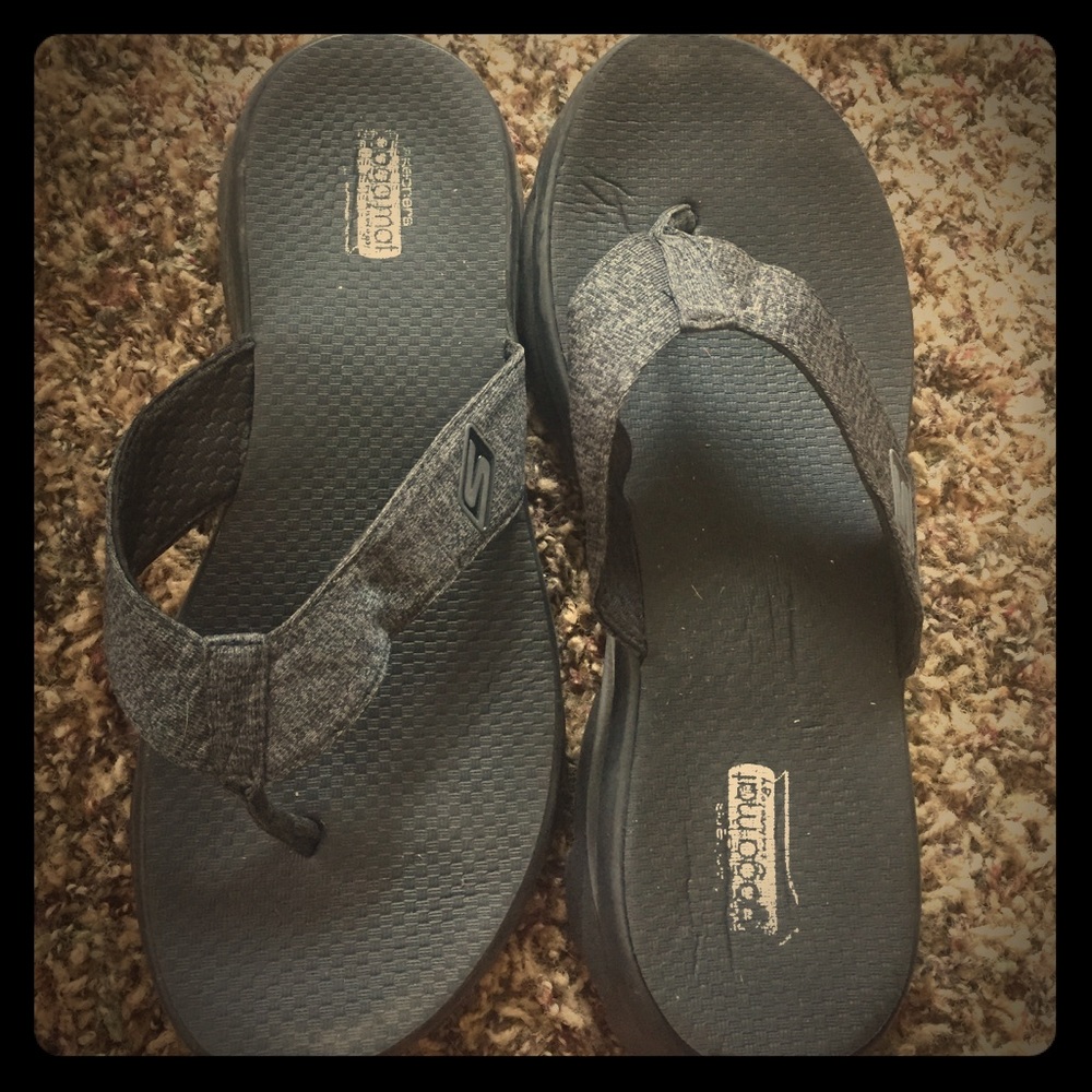 Sketchers gogomat flip flops very comfy