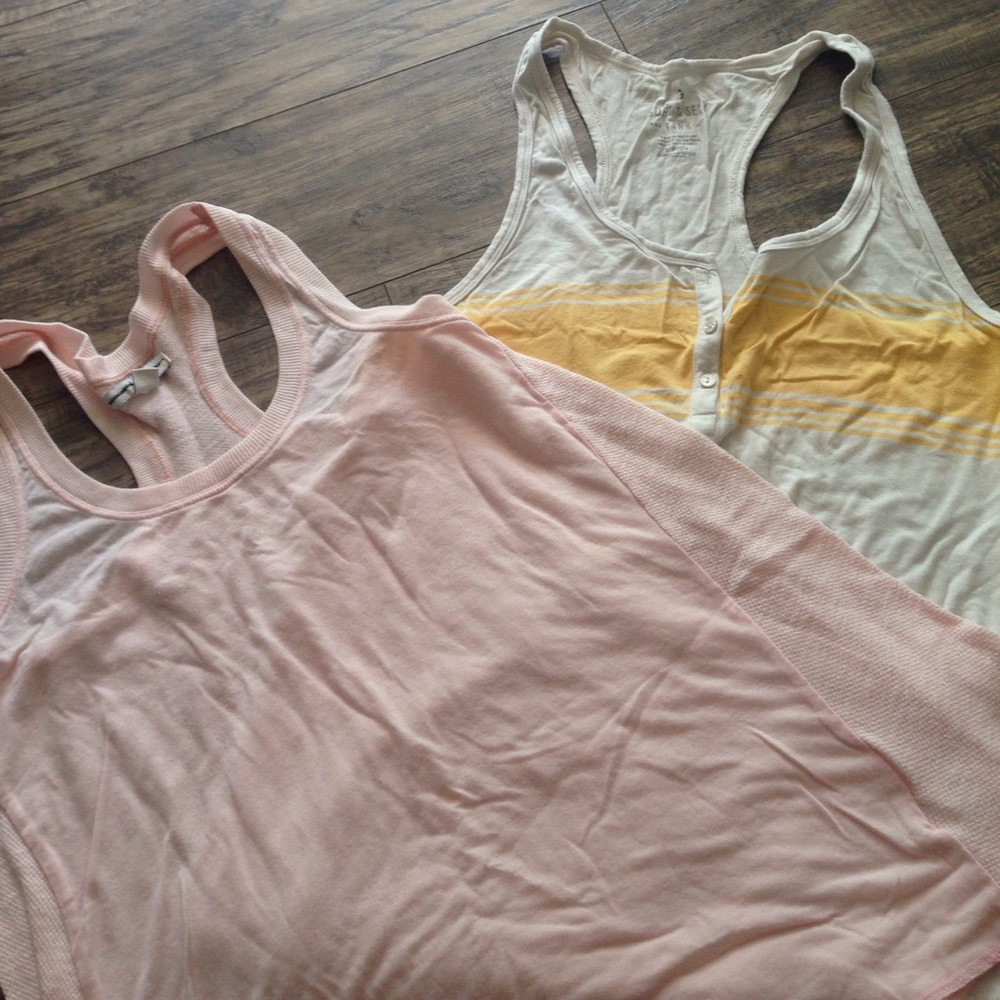 *SOLD* EUC American Eagle Flowy Tanks