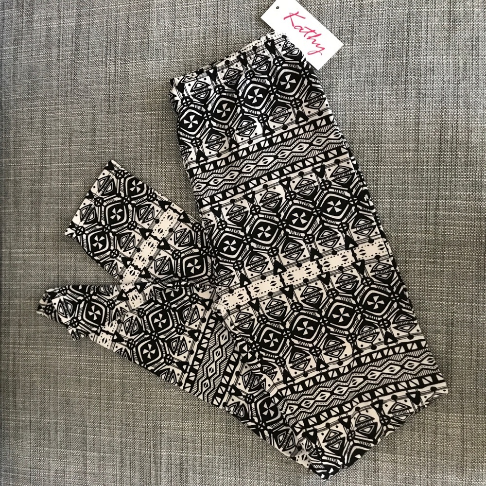 Pattern leggings NWT