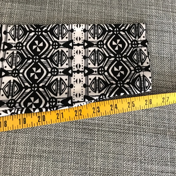 Pattern leggings NWT - Picture 2 of 3