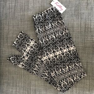 Pattern leggings NWT