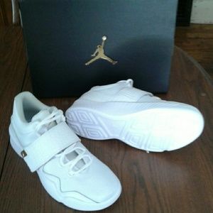 White/gold Jordan trainer 9.5