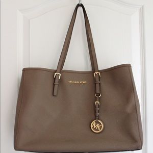 Michael Kors Jet Set Travel Medium Tote