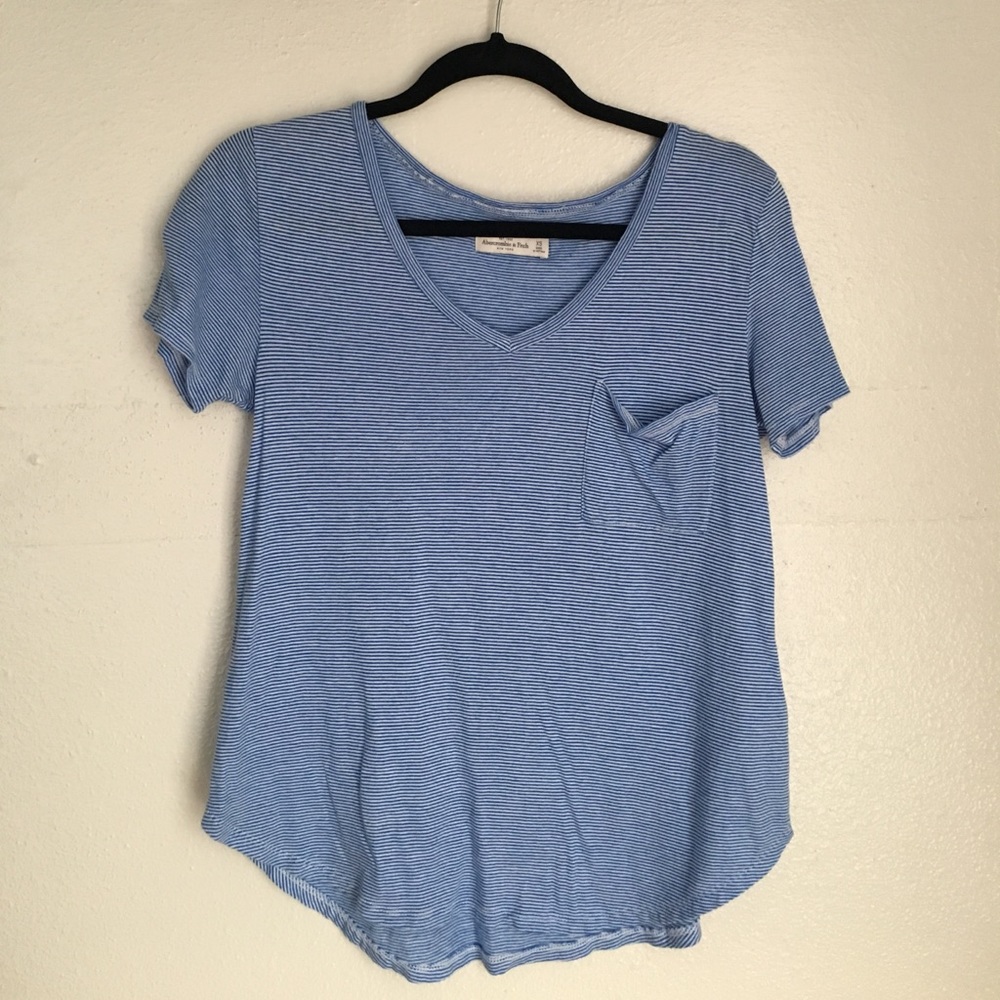 Abercrombie & Fitch v-neck