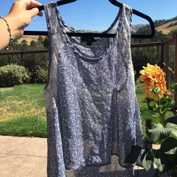 Floral blouse with lace - Picture 1 of 3