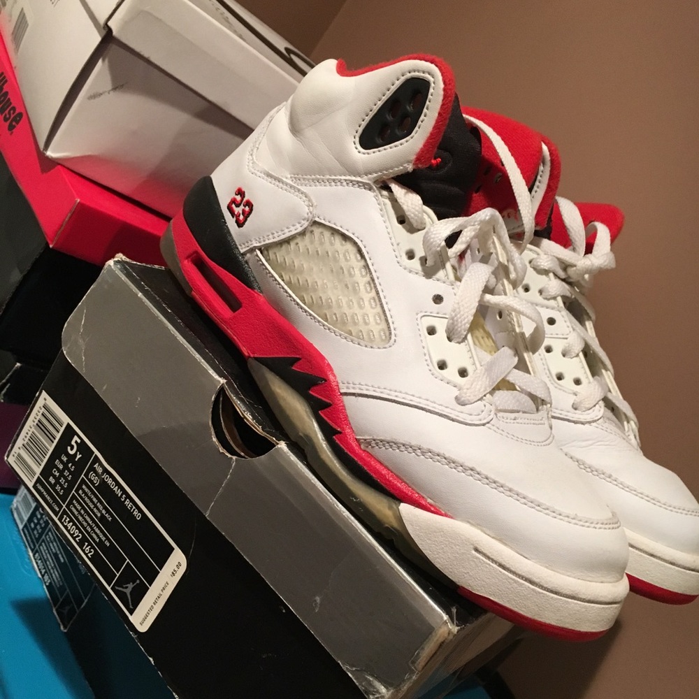 Air Jordan 5 retro. Good condition.