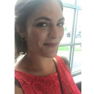 Meet your Posher, Caitlin