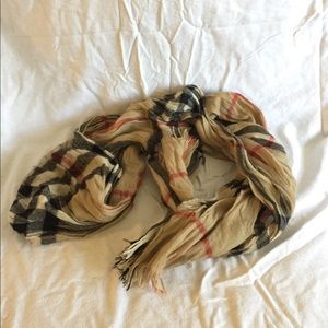Burberry Crinkle Scarf