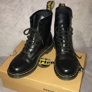 Doc martens matte black