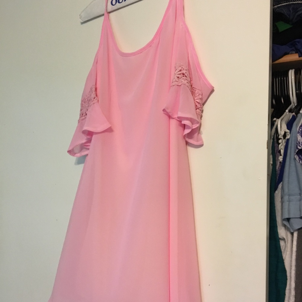 Short pink hippie-ish dress