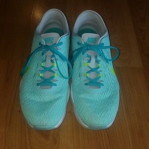 Women's Athletic Shoes