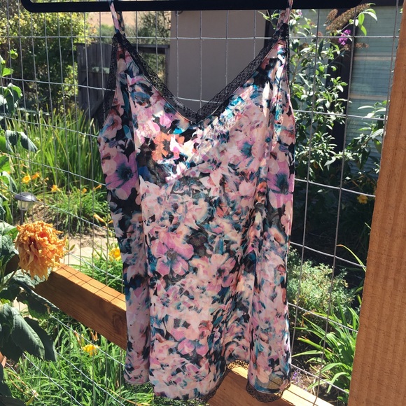 Floral blouse with black detailing - Picture 1 of 2