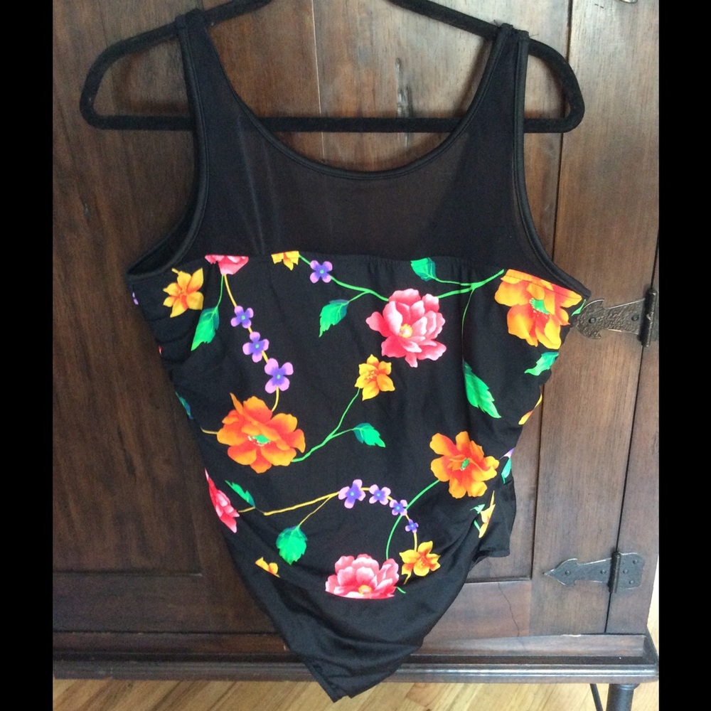 Size 26 W NWOT Floral one piece bathing suit