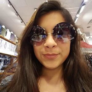 Meet your Posher, Adrianna