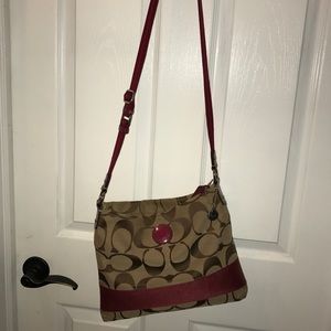 Cross body medium size Coach bag.
