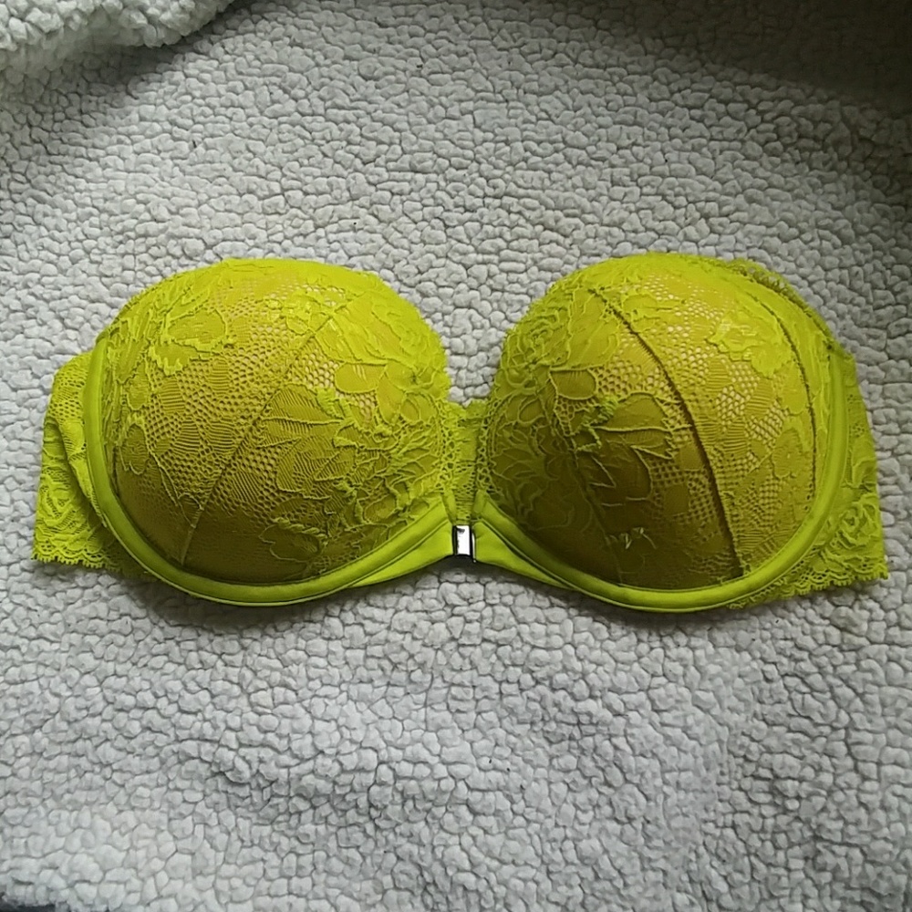 Victoria's Secret front close magnetic strapless