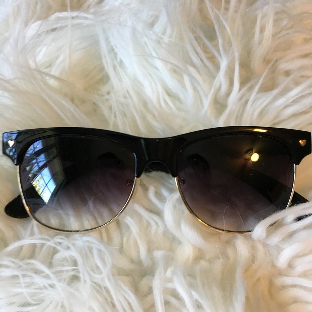 SUNGLASSES