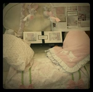 Baby girl crib bedding set