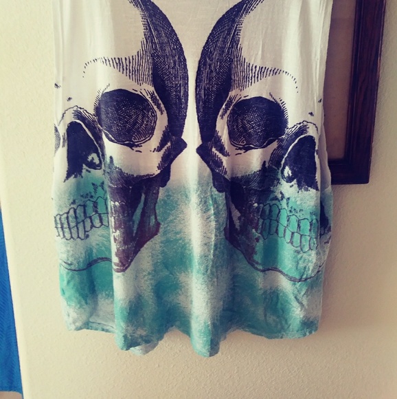 Skull Tee - Picture 2 of 4