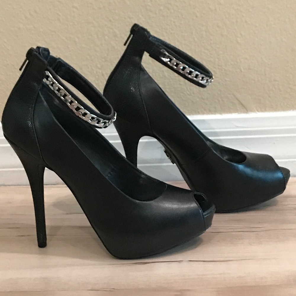 NWOT Jennifer Lopez Black Heel Size 8