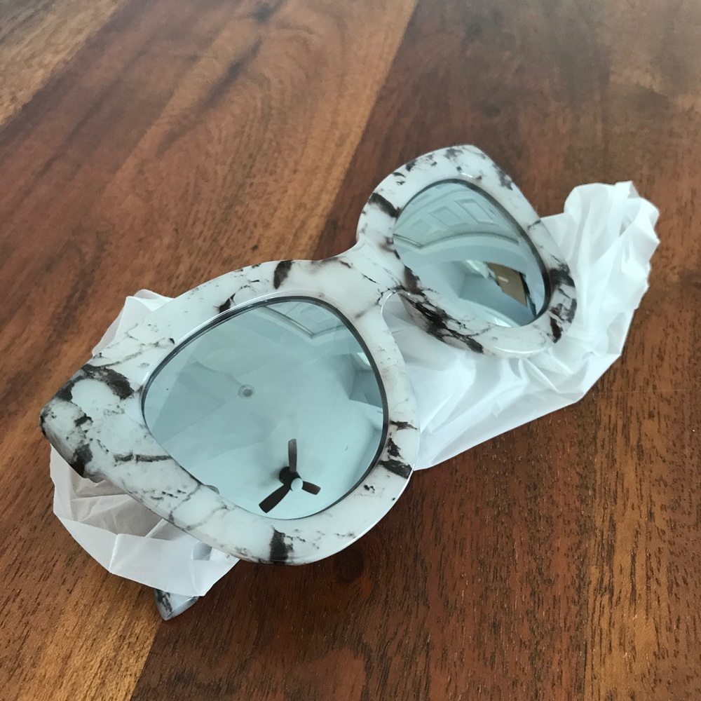 LAST 1 // SUGAR & SPICE Quay Mirror Sunglasses - Picture 2 of 7
