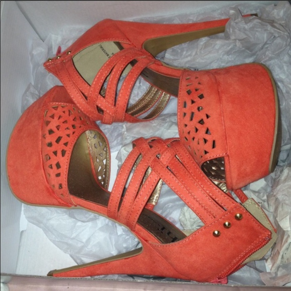 Adorable coral heels