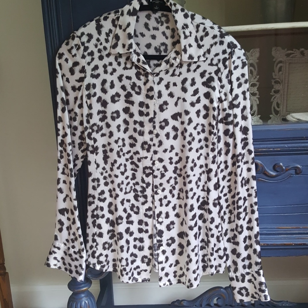 ANN TAYLOR Silk Blouse Snow Leopard Print size 2