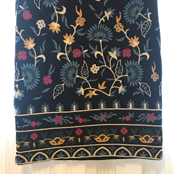 Adorable embroidered J.McLaughlin skirt - Picture 3 of 3