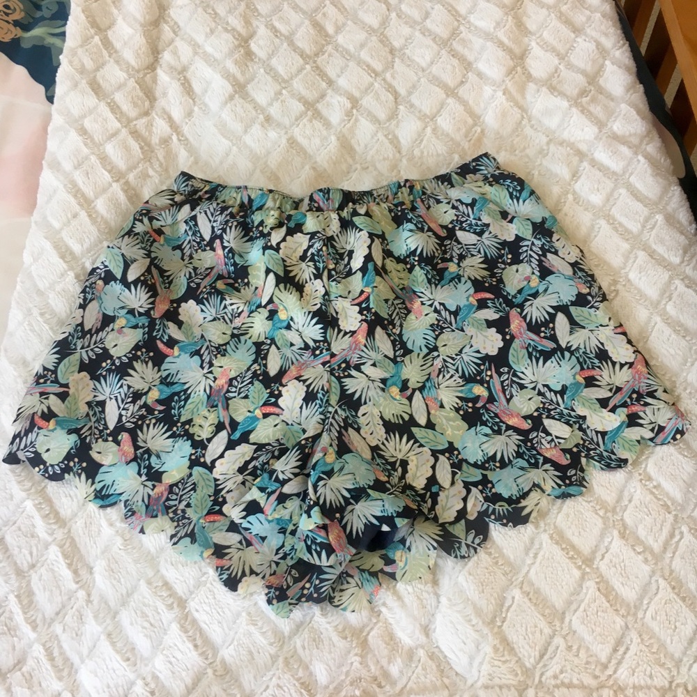 LC Lauren Conrad scalloped shorts