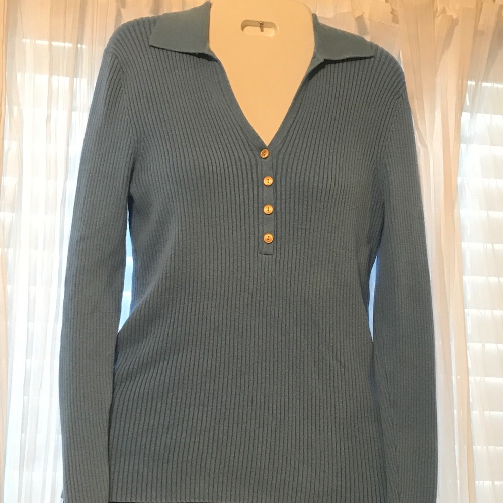 Light blue sweater with buttons and collar
