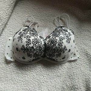 Victoria's Secret convertible push-up bra