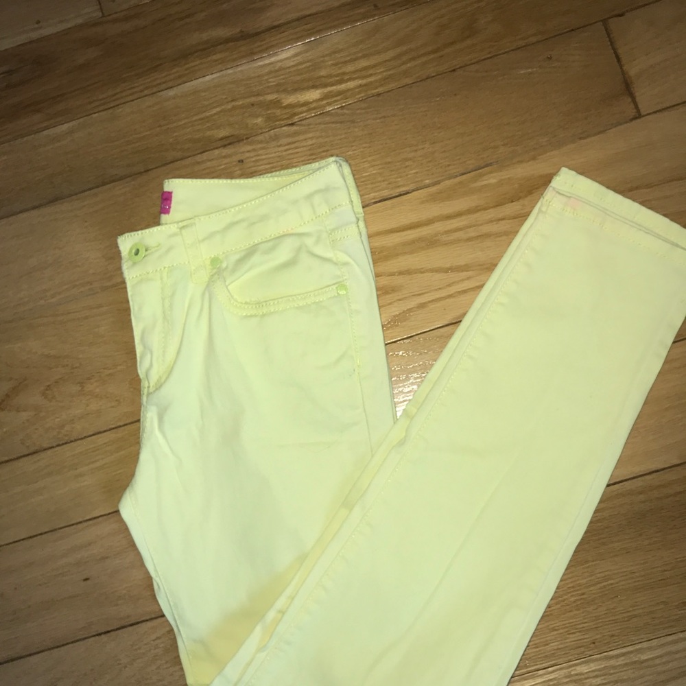 Yellow jeans new NWOT - Picture 2 of 4