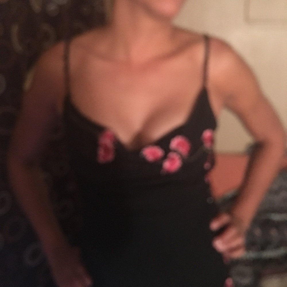 STUNNING DRESS WITH EMELISHED ROSES - Picture 4 of 4