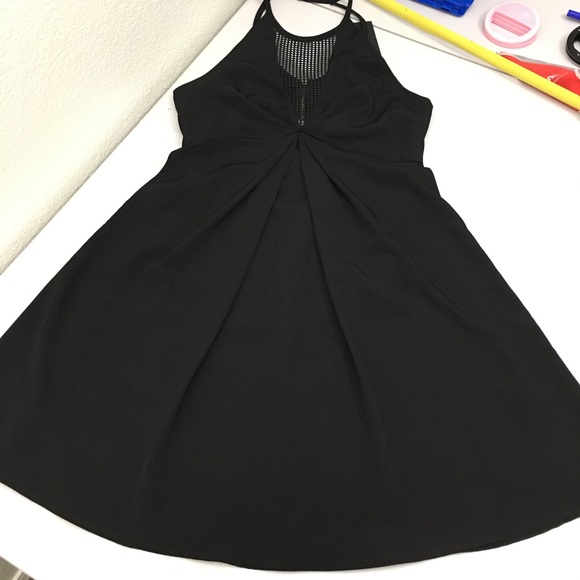 19 COOPER Halter Cut out Dress - Picture 5 of 7