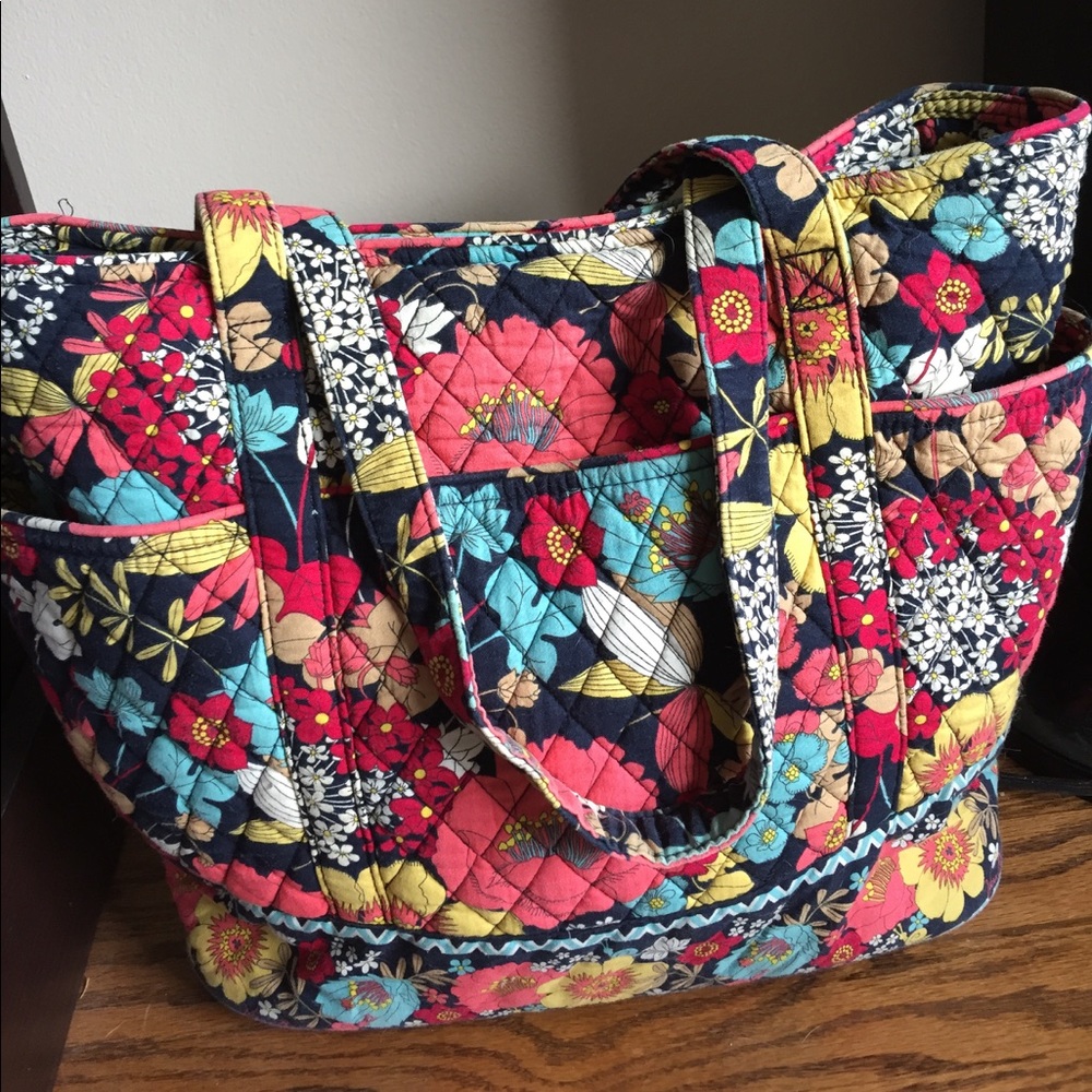 Vera Bradley Happy Snails Go Round Tote