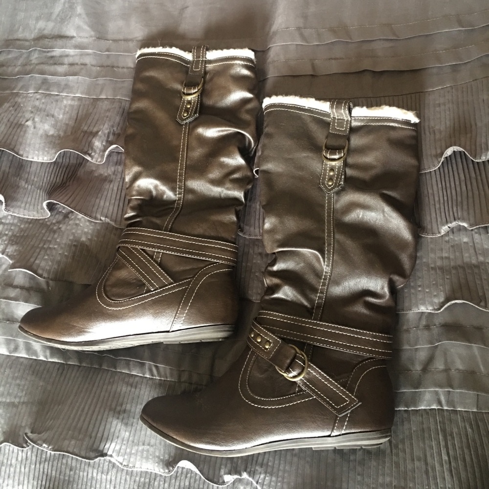 Super cute brown boots!