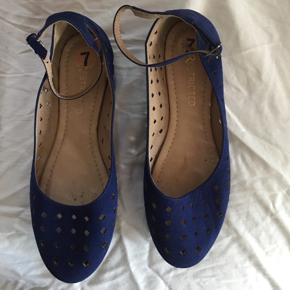 Deep blue size 7 flats