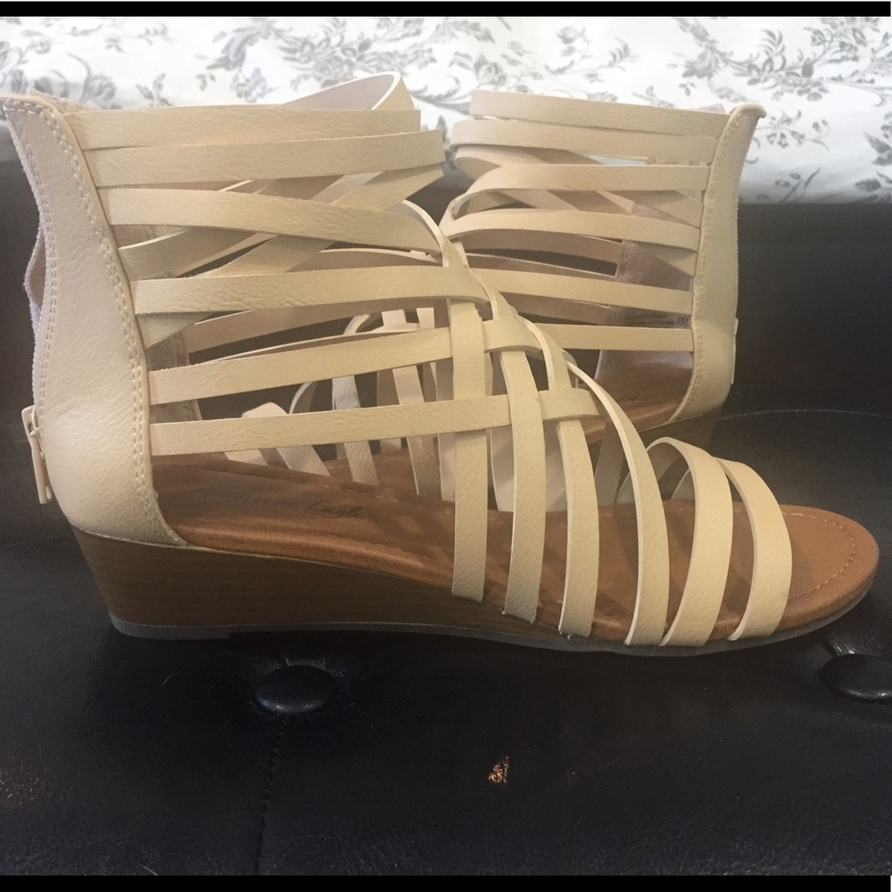 American eagle sandals
