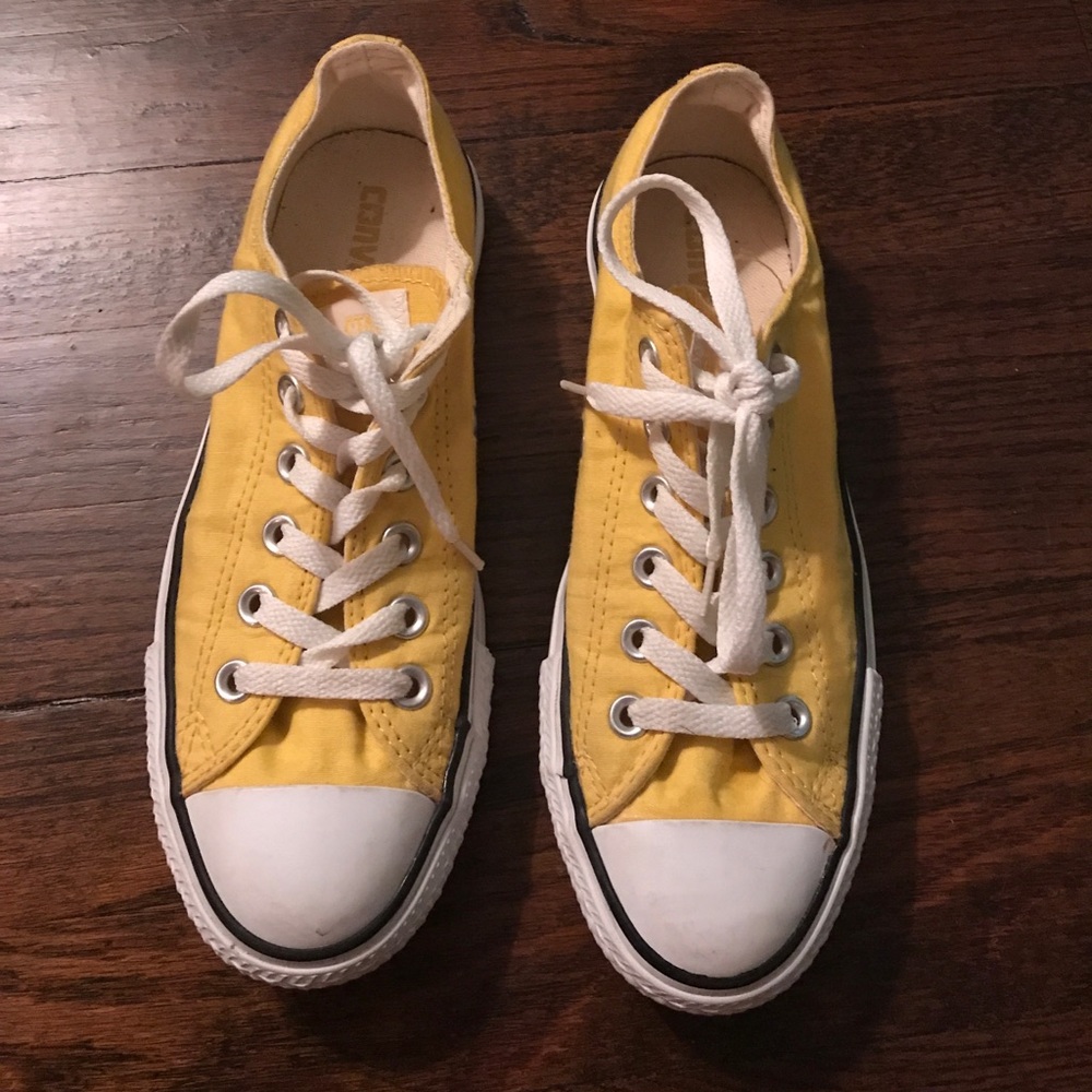Yellow/gold converse all star