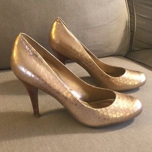 Gold snakeskin pumps/heels