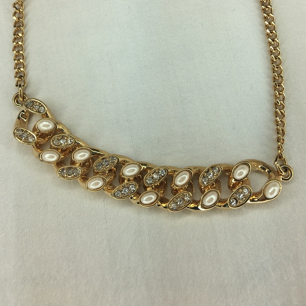 Ann Taylor Pearl and Gold Necklace/ Chain.