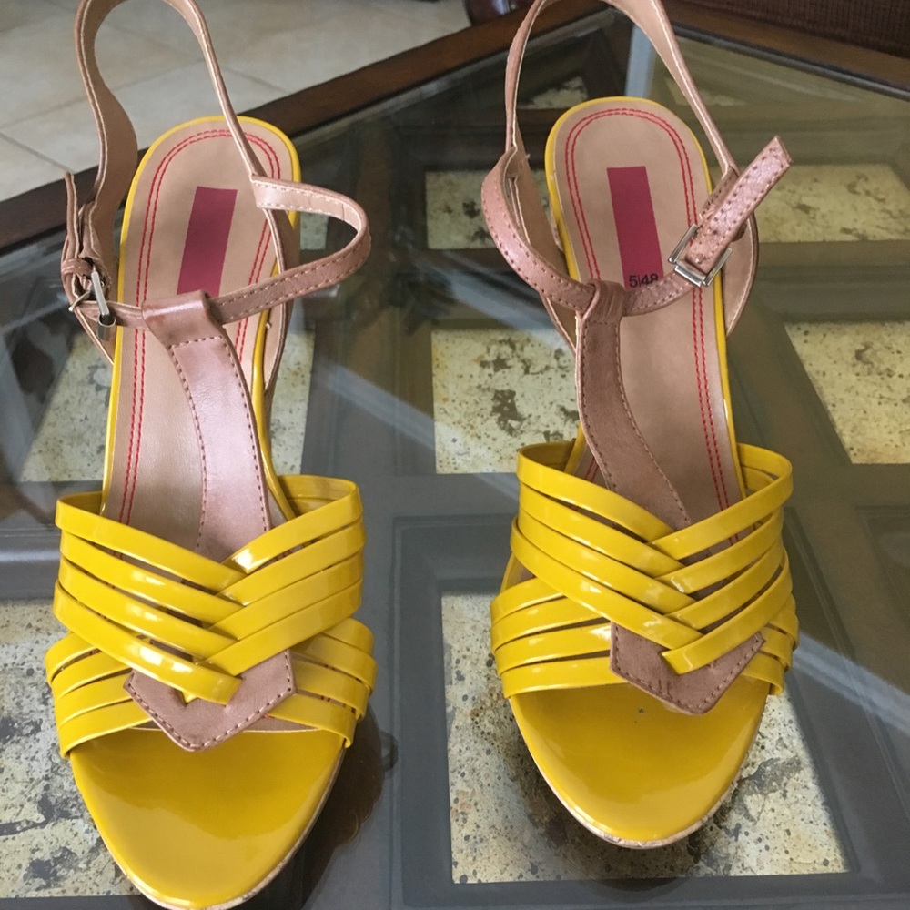Heidi mustard yellow wedges