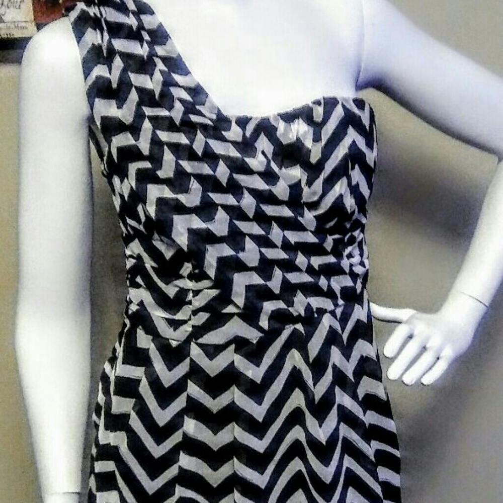 Chevron print one arm Mini dress