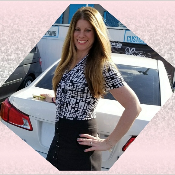 ✨️Meet your Posher, Tiffany✨️ - Picture 3 of 7