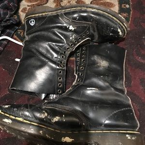 **New England**14 hole Dr Marten boots