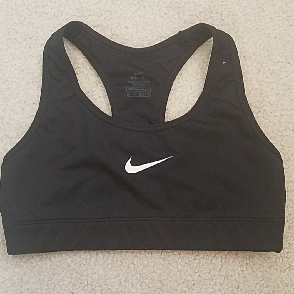 BLACK Nike sports bra