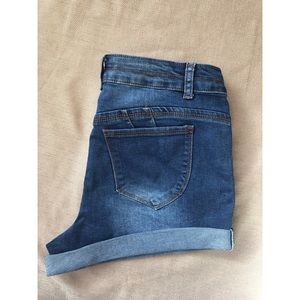 ‼️ PRICE DROP‼️ Fashion Nova Cuffed denim shorts